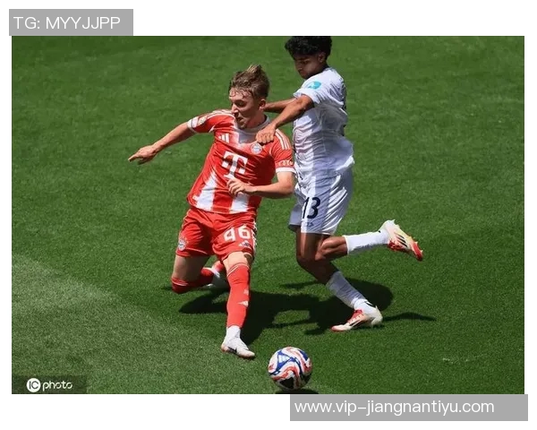 17岁卡尔社交媒体晒滑跪庆祝照德甲官方称联赛首球意义非凡 17岁卡尔社交媒体晒滑跪庆祝照德甲官方称联赛首球意义非凡