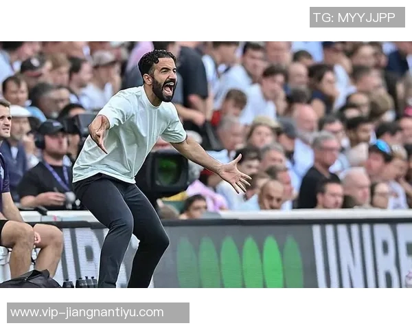 曼联青训小将社交媒体质疑主帅阿莫林引发争议是否应当如此 曼联青训小将社交媒体质疑主帅阿莫林引发争议是否应当如此