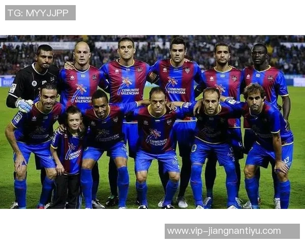 巴黎圣日耳曼创六冠伟业超越1995年球队展望2025更辉煌未来 巴黎圣日耳曼创六冠伟业超越1995年球队展望2025更辉煌未来